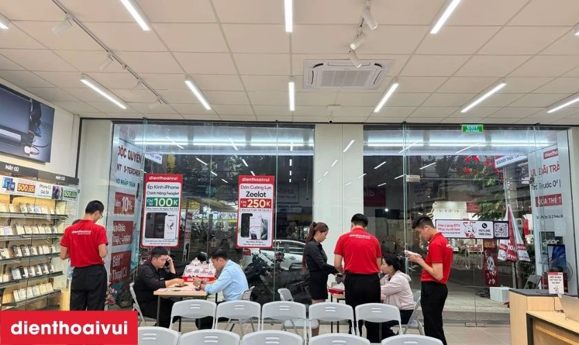 Quy tr&igrave;nh thay pin Vivo V30e lấy liền, uy t&iacute;n tại Điện Thoại Vui