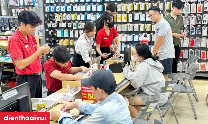 Kỹ thuật viên giàu kinh nghiệm, xử lý linh kiện đúng chuẩn