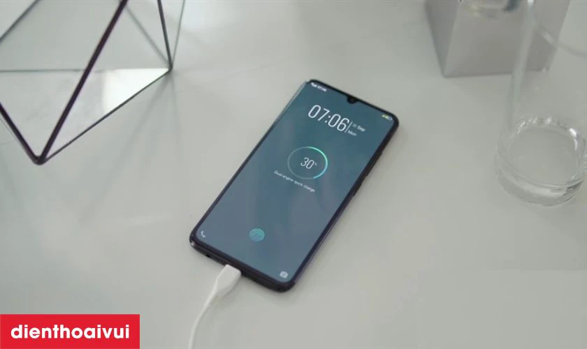 C&aacute;ch sạc pin đ&uacute;ng c&aacute;ch, an to&agrave;n