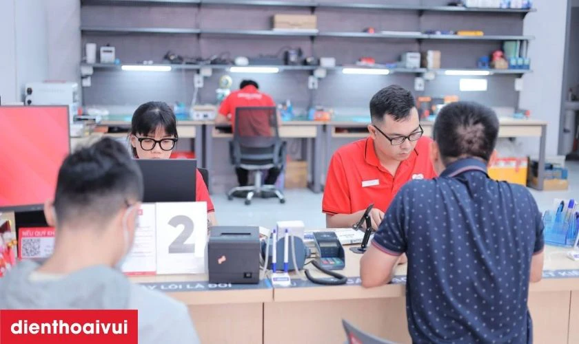 Quy trình thay pin Vsmart Live 4 chuyên nghiệp lấy liền tại Điện Thoại Vui