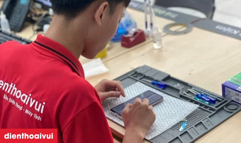 Quy tr&igrave;nh thay pin Xiaomi Mi Note 2 ch&iacute;nh h&atilde;ng Deji chuy&ecirc;n nghiệp tại Điện Thoại Vui