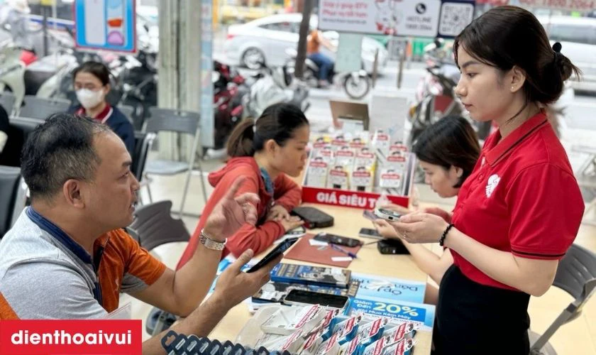 Sau khi tiếp nhận, kỹ thuật viên sẽ kiểm tra thực tế tình trạng pin