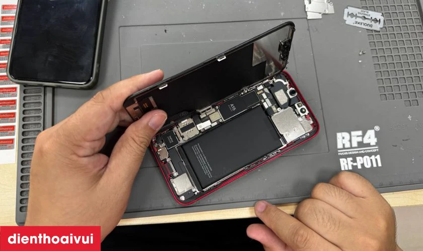 Kỹ thuật kiểm tra pin và báo giá cho khách