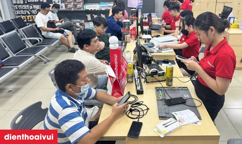 Quy trình thay pin Xiaomi Redmi Note 11 chính hãng Deji chuyên nghiệp lấy liền tại Điện Thoại Vui