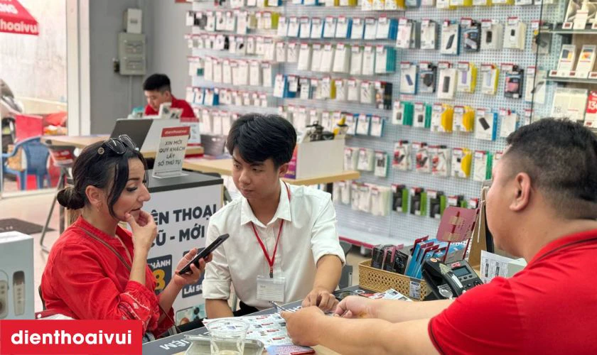 Dịch vụ thay pin lấy liền tại Điện Thoại Vui