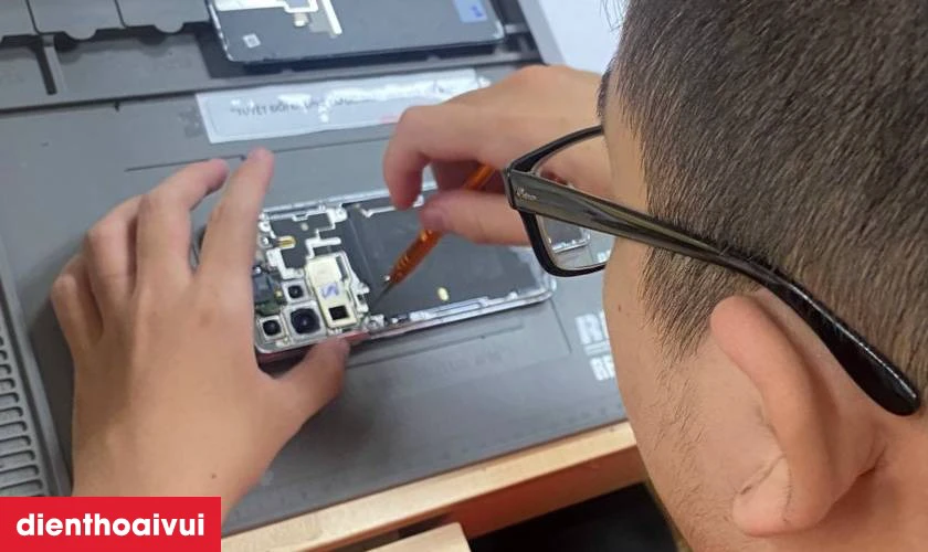 Quy trình thay pin Xiaomi Mi 12 chính hãng Deji chuyên nghiệp lấy liền tại Điện Thoại Vui