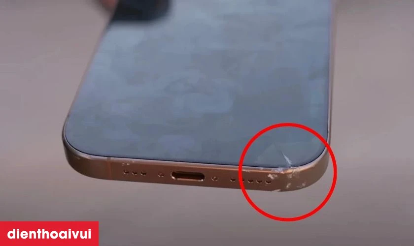 Trầy xước, nứt vỡ là dấu hiệu cần thay vỏ mới cho iPhone 16