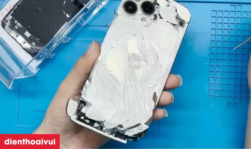 Thay vỏ mới khi xuất hiện nứt vỡ, bong tróc