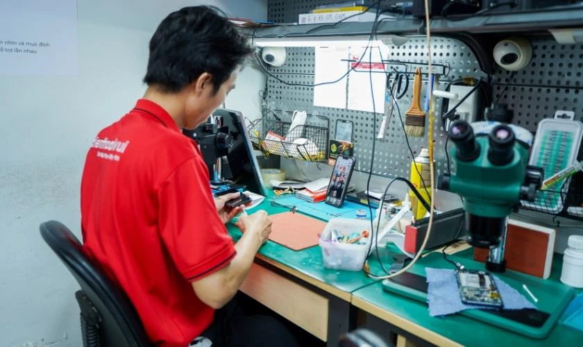 Quy trình thay vỏ điện thoại iPhone tại Điện Thoại Vui quận Hà Đông
