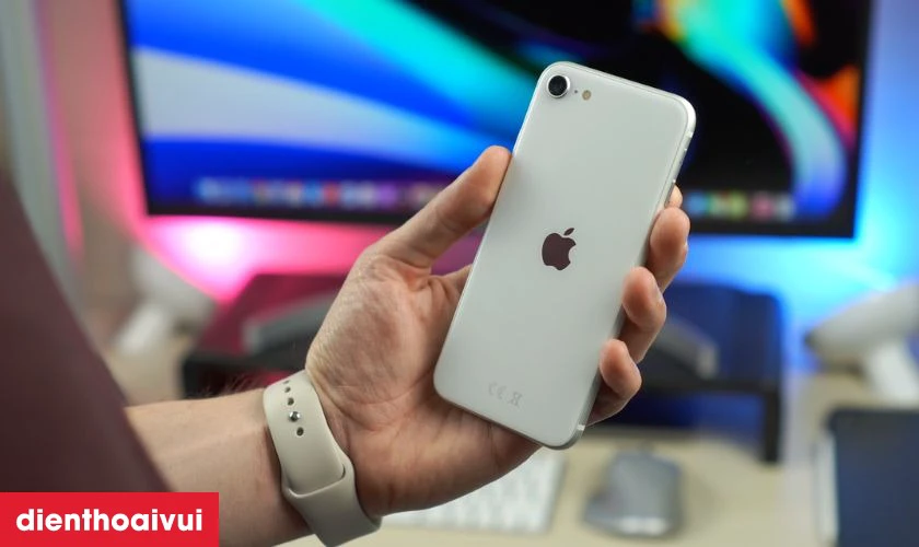Có nên thay vỏ iPhone SE 2020 chính hãng Aries không