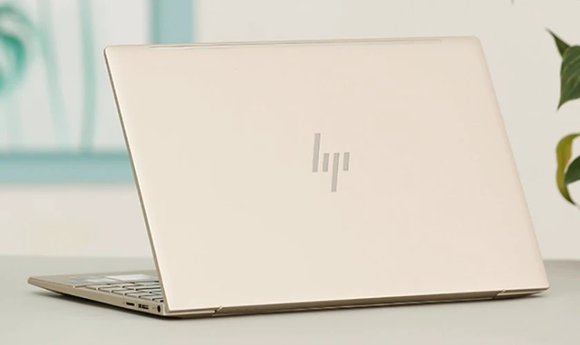 Yếu tố ảnh hưởng đến giá thay vỏ laptop quận Đống Đa