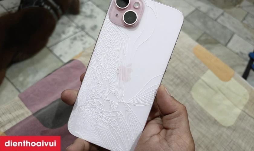 Những lý do khiến vỏ iPhone 15 Plus nhanh xuống cấp