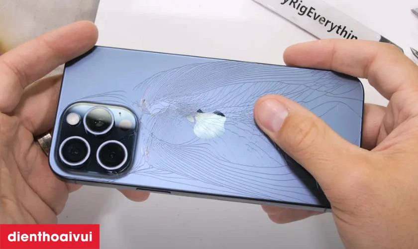 Khi nào nên thay vỏ GENA cho iPhone 15 Pro Max?