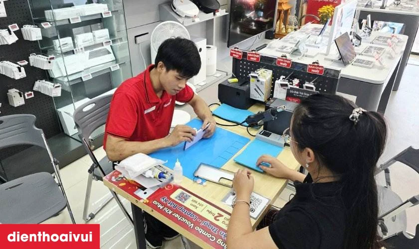 Quy tr&igrave;nh thay vỏ m&aacute;y Samsung Galaxy A05s lấy liền tại Điện Thoại Vui