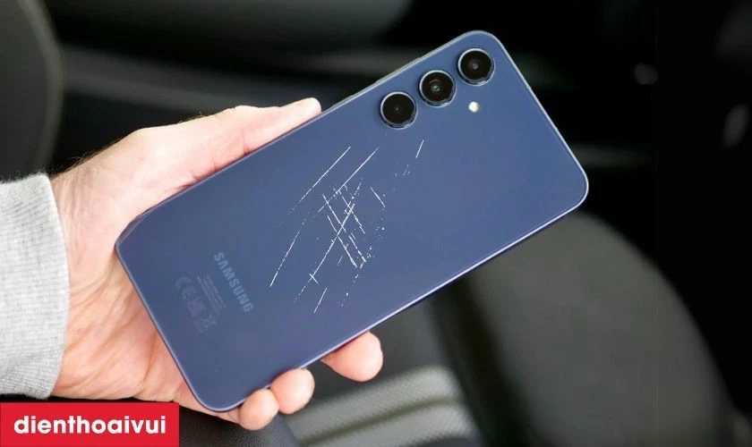 Khi n&agrave;o bạn cần thay vỏ m&aacute;y Samsung Galaxy A35?