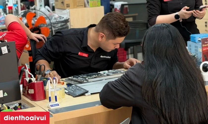 Quy tr&igrave;nh thay vỏ OPPO Reno 13 Pro minh bạch tại Điện Thoại Vui