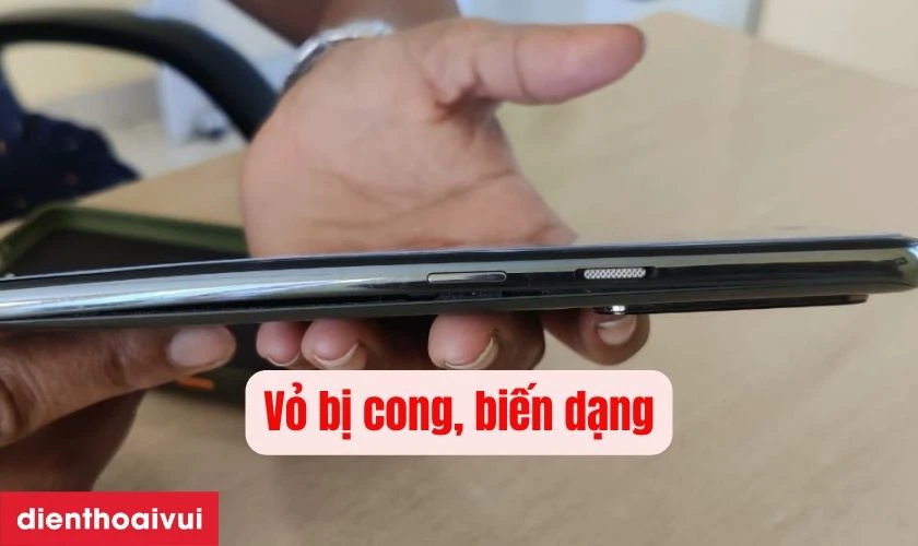 Dấu hiệu nhận biết cần thay vỏ Oppo Reno 14