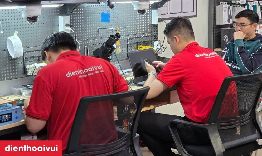 Quy tr&igrave;nh thay vỏ Oppo Reno 14 lấy liền tại Điện Thoại Vui