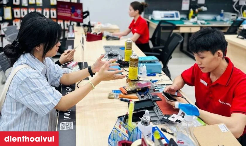 Quy tr&igrave;nh thay vỏ Realme 11 lấy liền tại Điện Thoại Vui