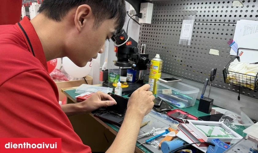 Thay vỏ Realme C605 gi&aacute; tốt tại Điện Thoại Vui