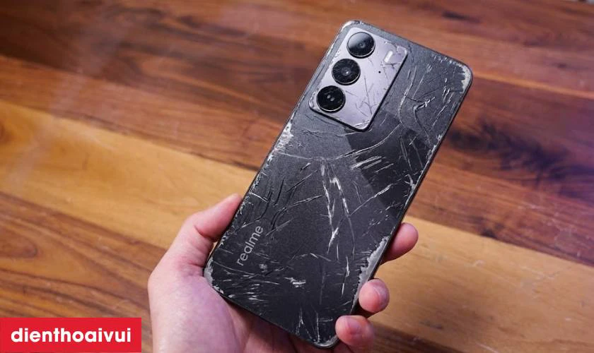 Khi n&agrave;o cần thay vỏ Realme C75?