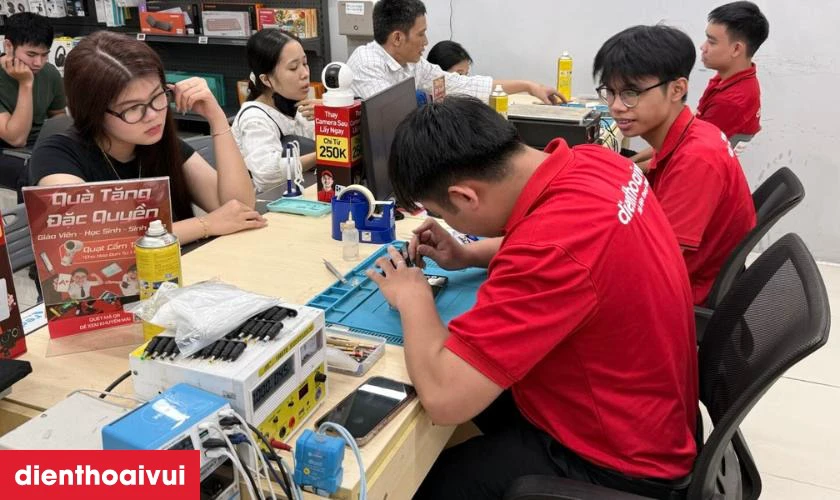 Quy trình thay vỏ Samsung Galaxy M55 lấy liền tại Điện Thoại Vui