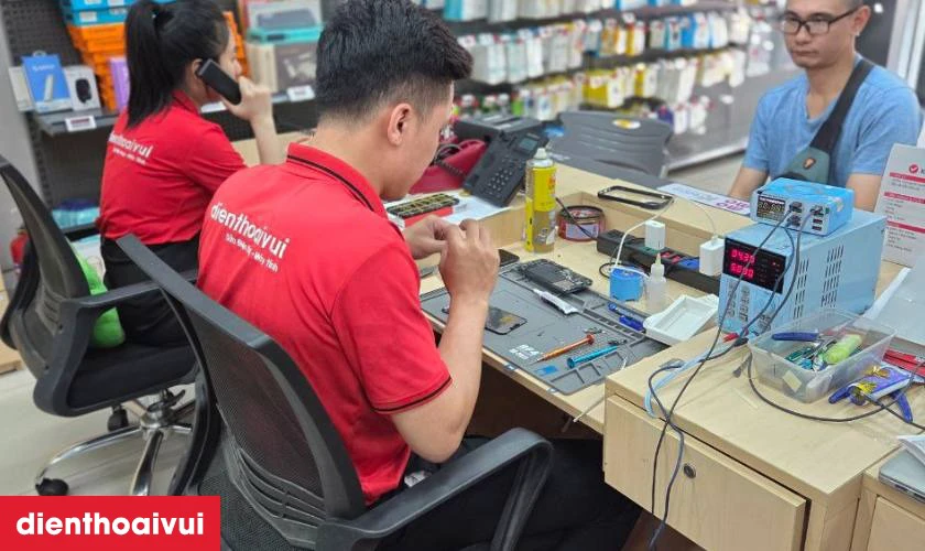 Quy tr&igrave;nh thay vỏ Samsung minh bạch tại Điện Thoại Vui
