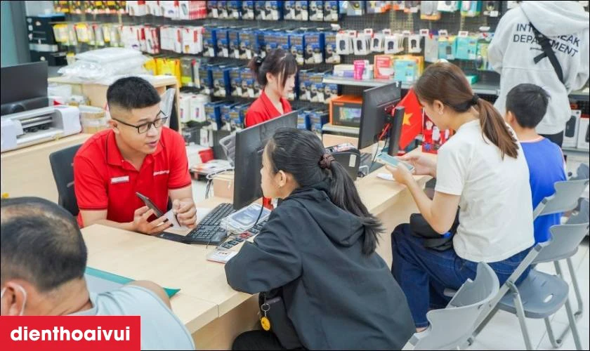 Quy tr&igrave;nh thay vỏ Samsung Galaxy S25 FE lấy liền tại Điện Thoại Vui