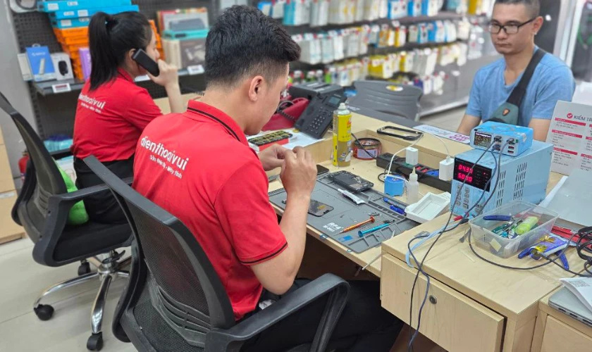 Quy trình thay vỏ Samsung quận Thủ Đức tại Điện Thoại Vui