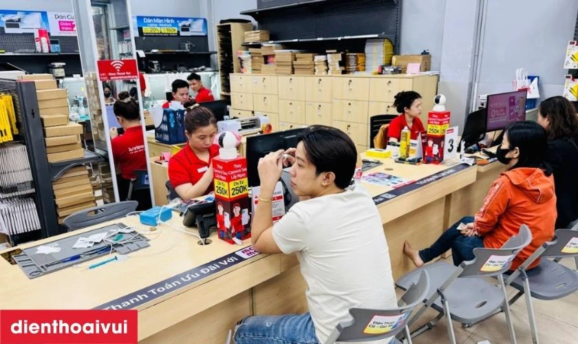 Quy tr&igrave;nh thay vỏ Xiaomi Poco M6 lấy liền, minh bạch tại Điện Thoại Vui