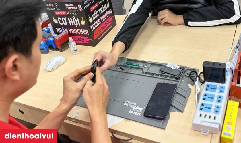 Quy tr&igrave;nh thay vỏ Xiaomi Redmi Note 13 lấy liền tại Điện Thoại Vui