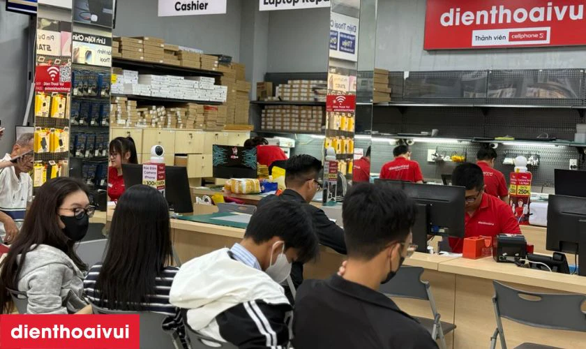 Dịch vụ thay &eacute;p k&iacute;nh iPad Pro M5 13 2025 ch&iacute;nh h&atilde;ng tại Điện Thoại Vui