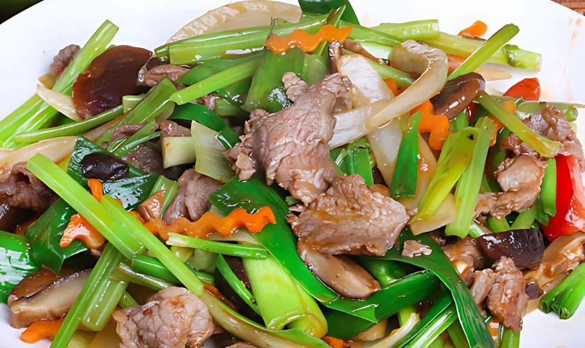 Thịt bò xào rau cần là món xào thơm ngon, bổ dưỡng