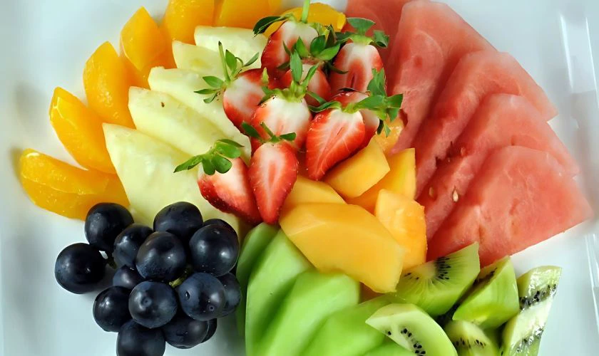 Tráng miệng trái cây là lựa chọn hoàn hảo để kết thúc mâm cơm gia đình