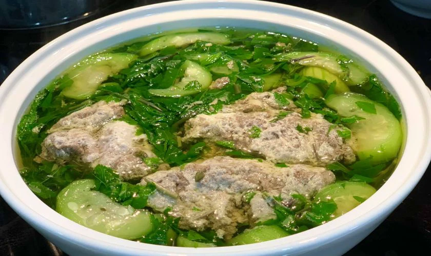 Canh rau tập tàng là món canh dân dã, được nấu từ nhiều loại rau