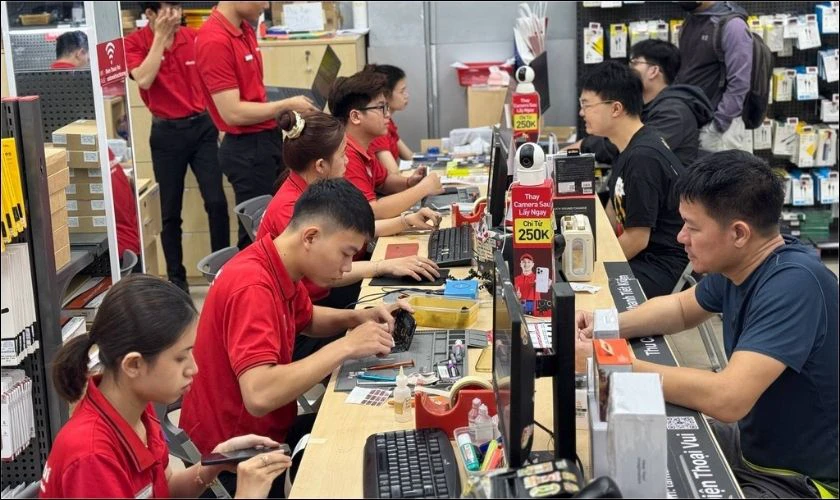 Thay pin Apple Watch Ultra giá tốt tại Điện Thoại Vui