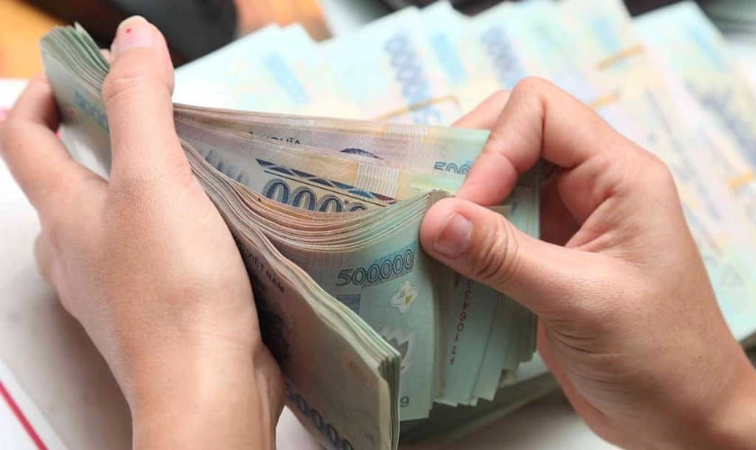 Tiền thật cúng thần Tài tiêu có bị mất lộc không?