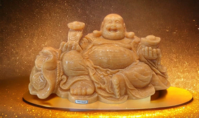 Phật Di Lặc thường được đặt phía trên hoặc gần bàn thờ Thần Tài