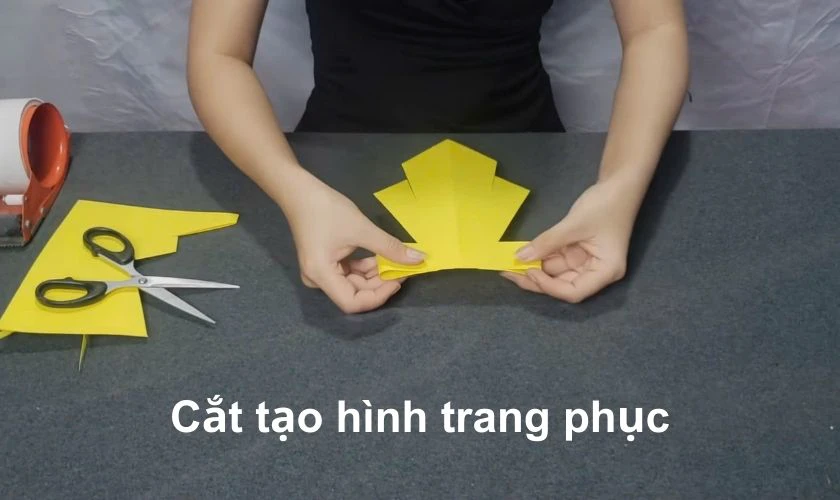 Tái chế trang phục Vua Hùng bằng giấy đơn giản, chi tiết 2025