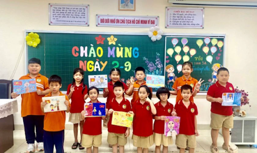 Trang trí 2/9 ở trường học, lớp học ấn tượng và tự hào