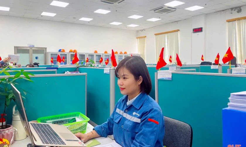 Trang trí 2/9 tại bàn làm việc, bàn học đẹp nhất