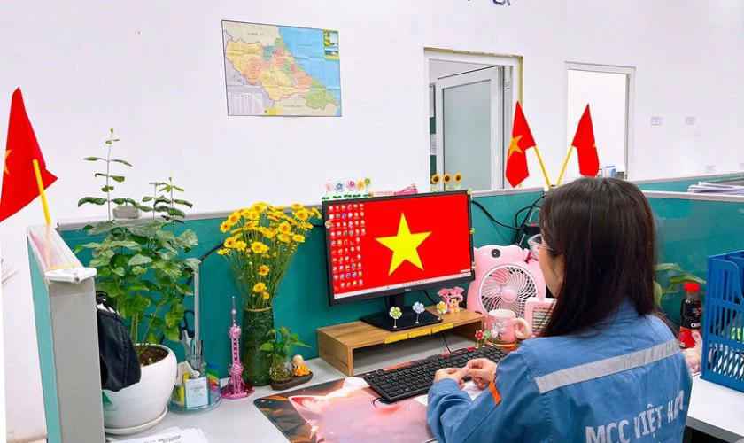 Trang trí 2/9 tại bàn làm việc, bàn học đẹp