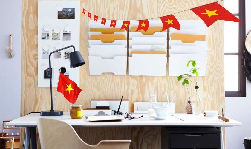 Trang trí 2/9 tại bàn làm việc, bàn học