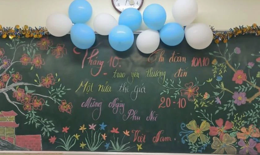 Trang trí lớp 20/10 bằng bóng bay