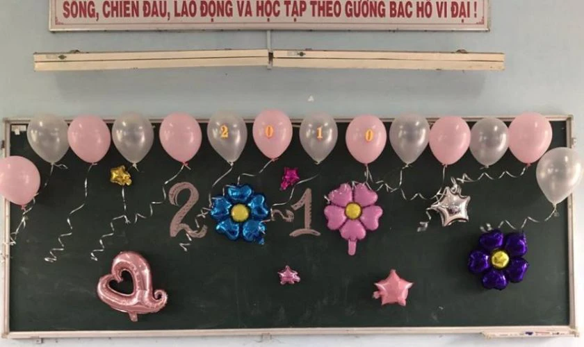 Trang trí lớp ngày Phụ nữ Việt Nam với bóng bay