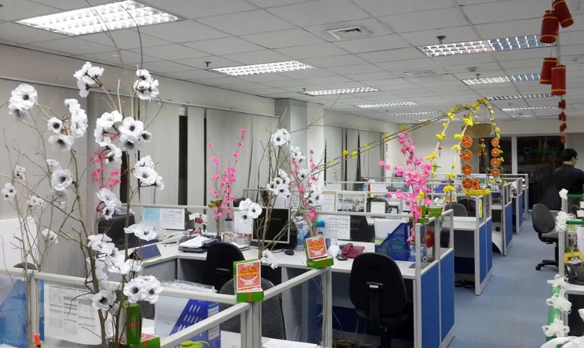 Trang trí văn phòng chủ đề ngày Phụ nữ Việt Nam