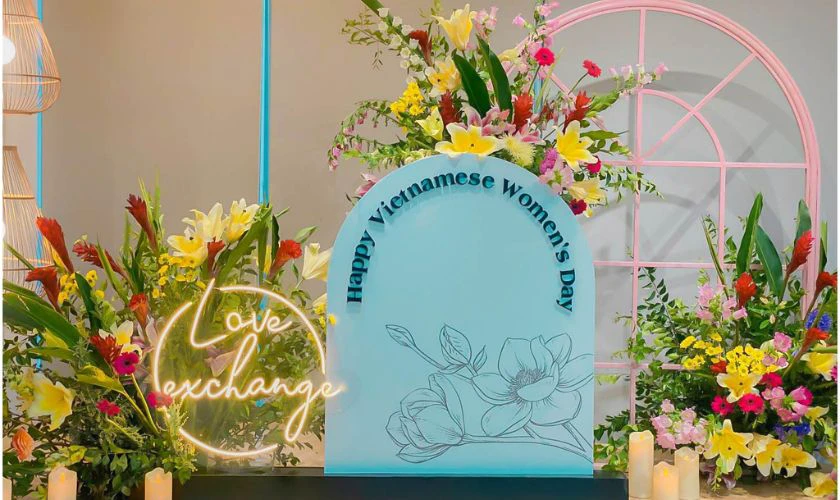 Trang trí 20/10 đẹp bằng hoa tươi