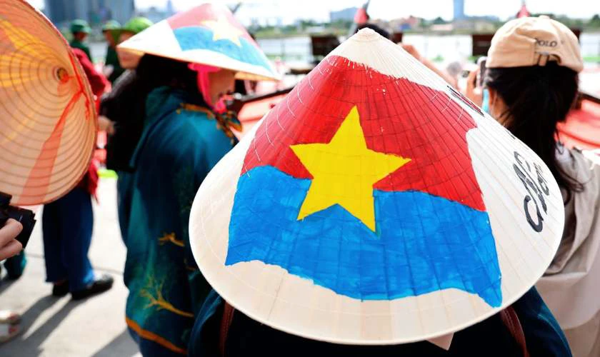 Không gian trang trí 30/4 1/5 với phụ kiện mang tính truyền thống ấn tượng