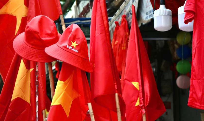 Trang trí 30/4 1/5 với phụ kiện mang tính truyền thống kết hợp hiện đại