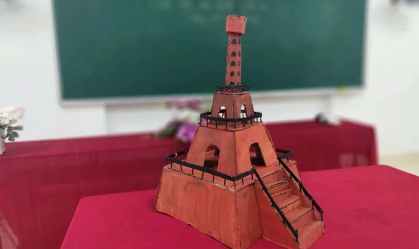 Mẫu decor lễ hội với mô hình tự làm kết hợp phụ kiện handmade